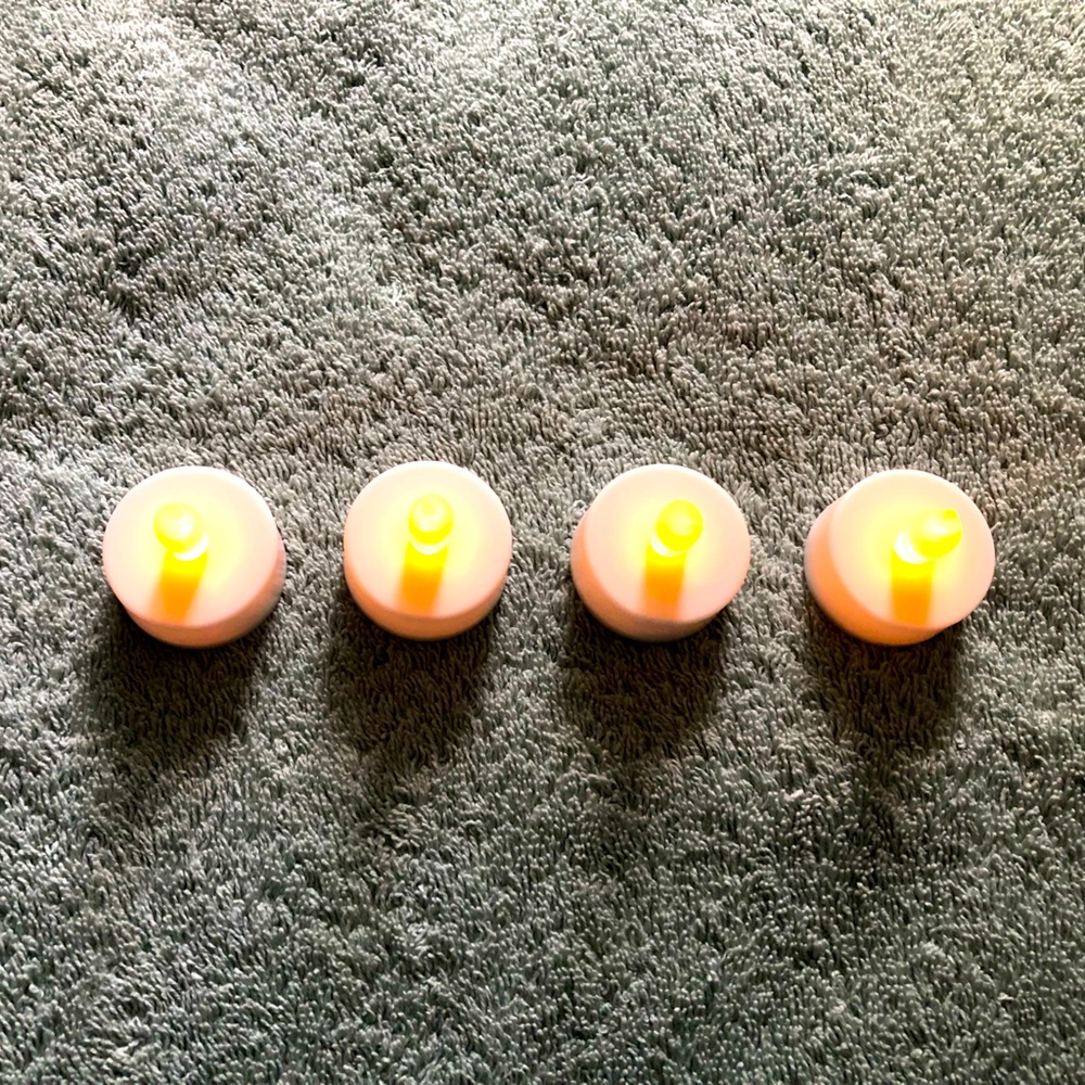 4 battery-powered tea lights